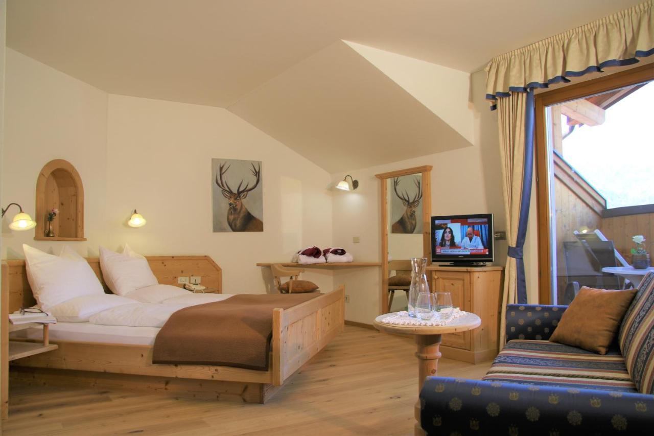 Hotel Alpenrose Dolomites Ла-Валле Екстер'єр фото