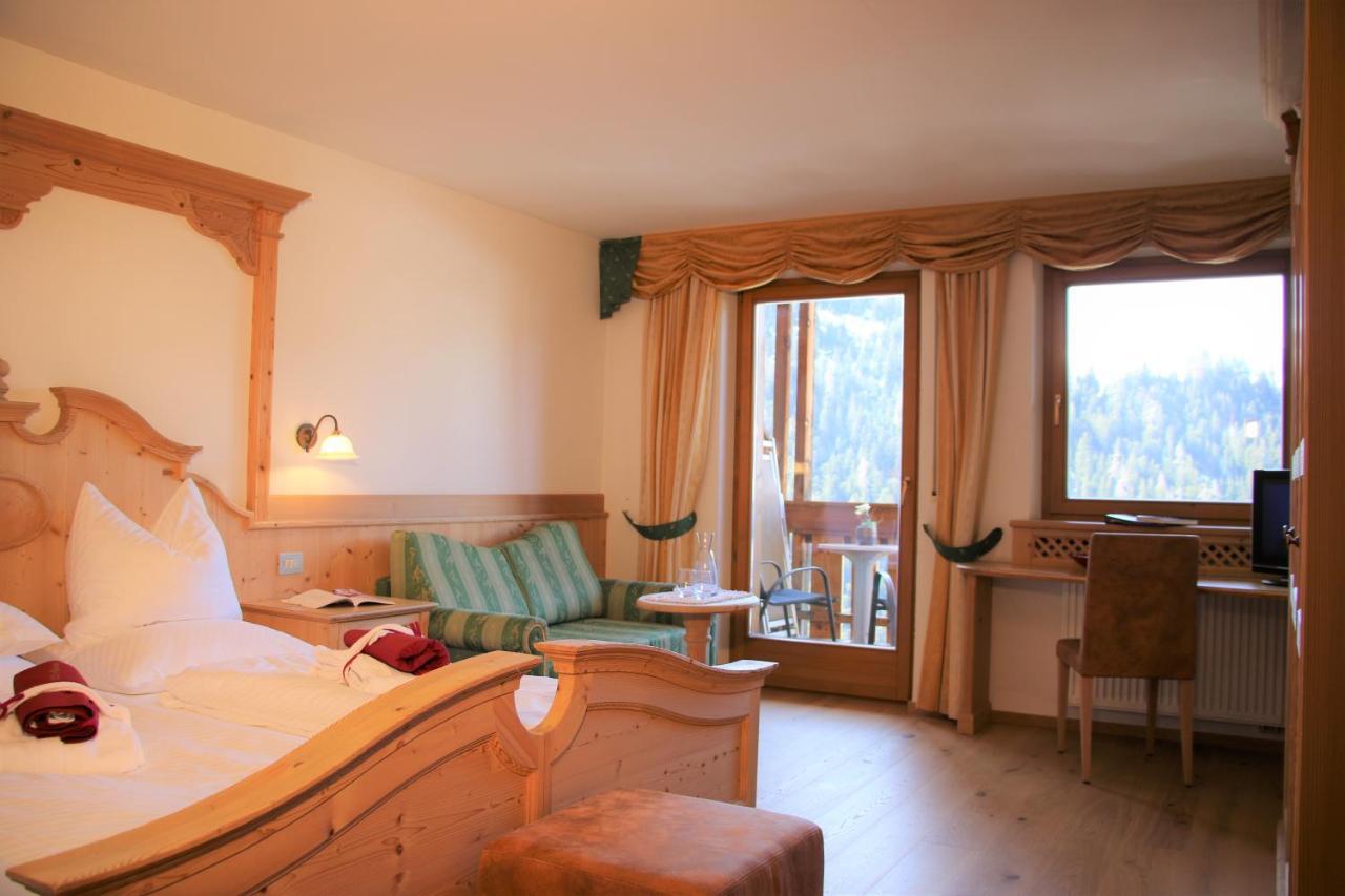 Hotel Alpenrose Dolomites Ла-Валле Екстер'єр фото