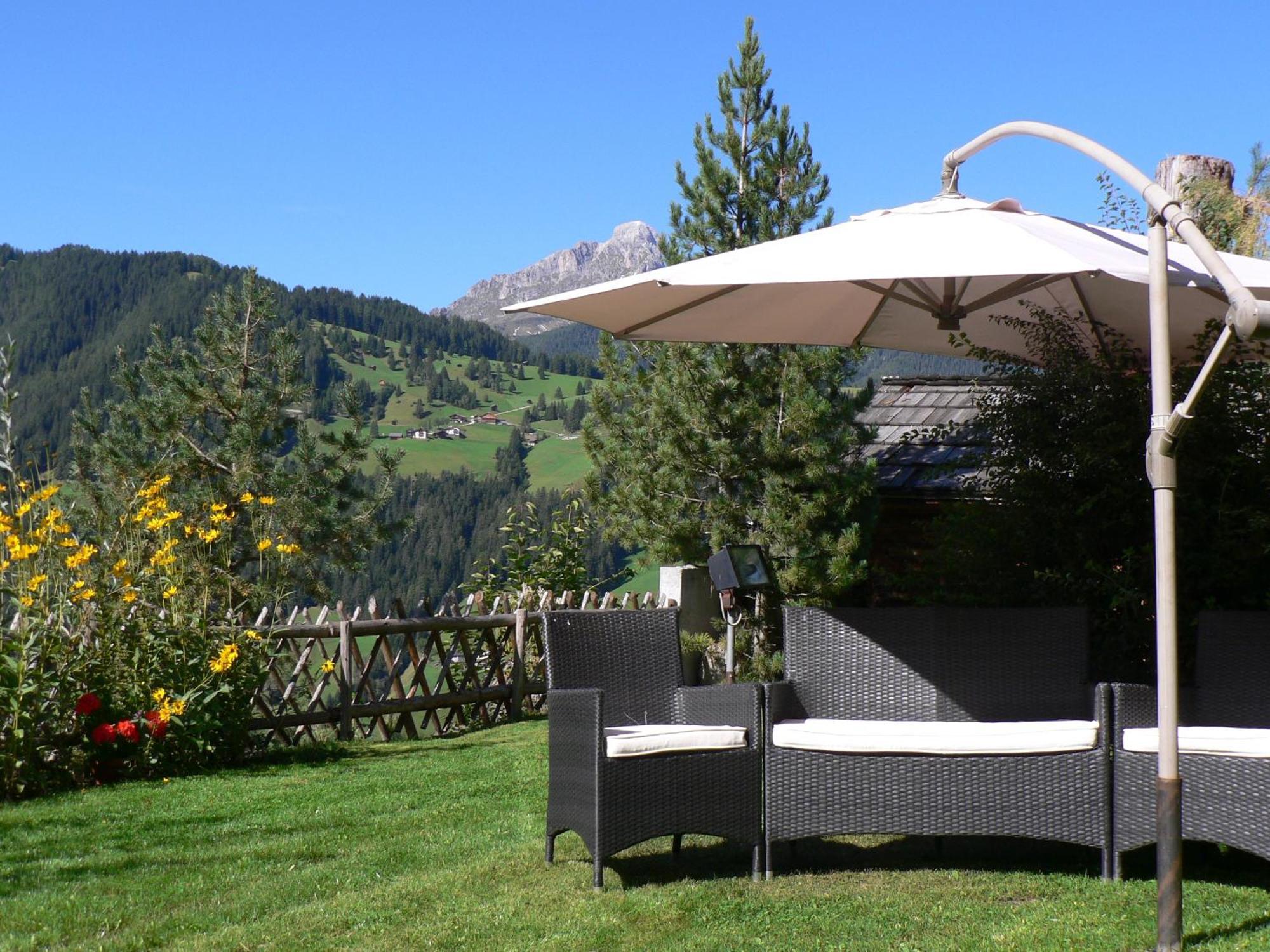 Hotel Alpenrose Dolomites Ла-Валле Екстер'єр фото