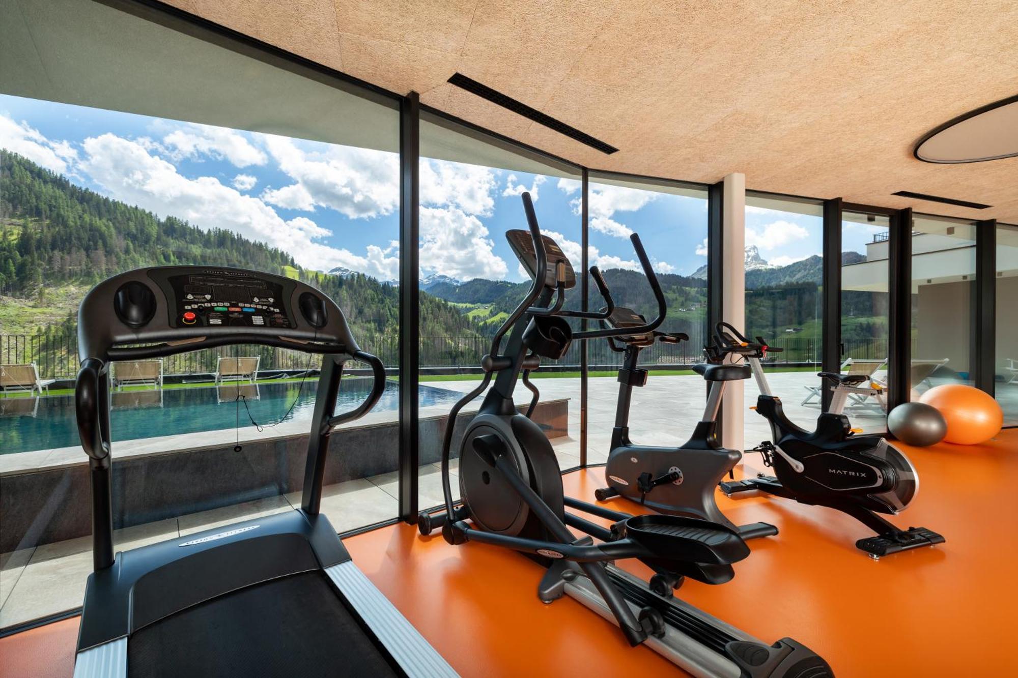 Hotel Alpenrose Dolomites Ла-Валле Екстер'єр фото