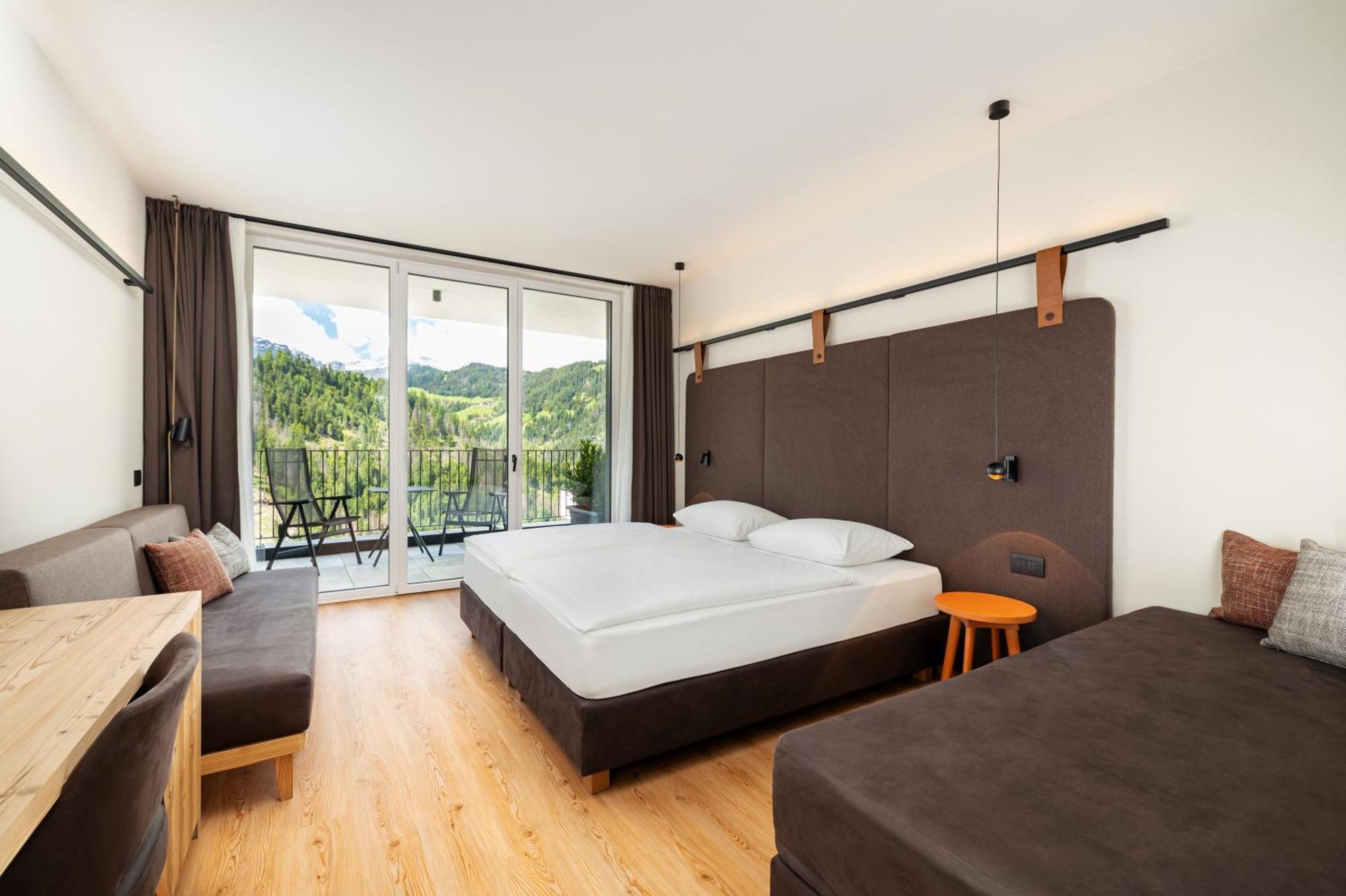Hotel Alpenrose Dolomites Ла-Валле Екстер'єр фото