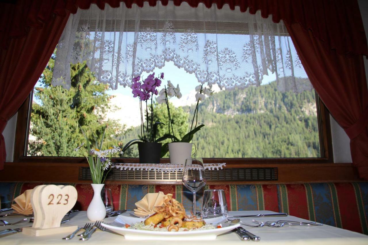 Hotel Alpenrose Dolomites Ла-Валле Екстер'єр фото